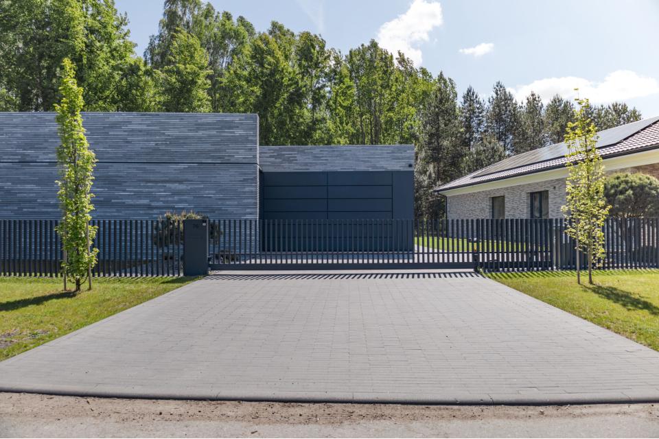Metalinė Tvora "Šukos" Romainiuose — 2
